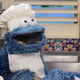 El Monstruo de las Galletas volviéndose loco con galletas con es costumbre.